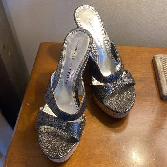 Chinese laundry Size 7.5 Wedge Sandal - Picture 9 of 9
